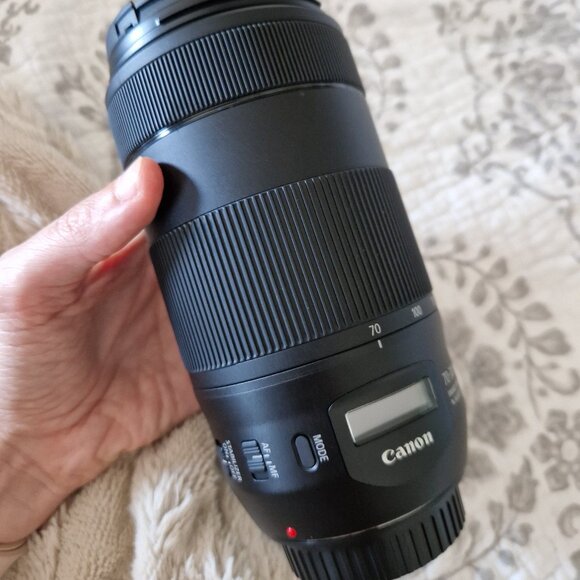 Canon EF 70-300mm f/4-5.6 IS II USM Lens- Black - Picture 1 of 5